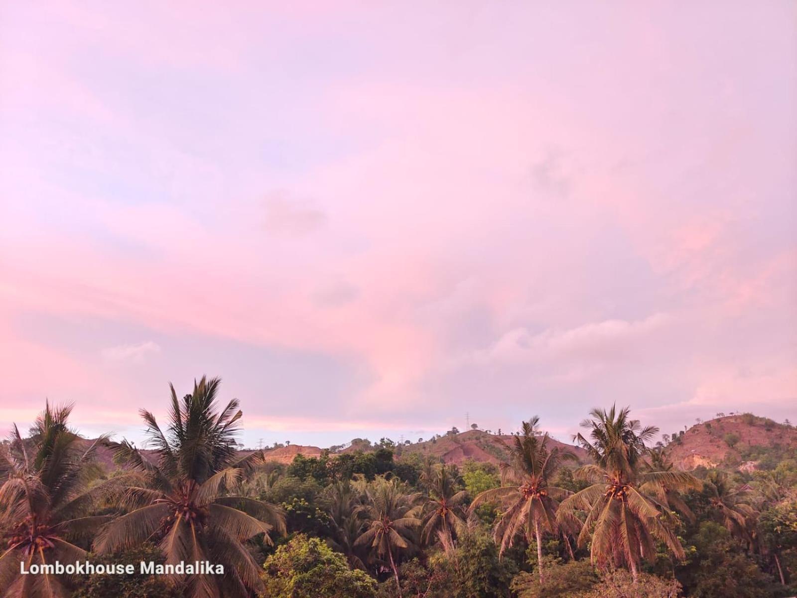 Lombokhouse Mandalika Hotel Kuta  ภายนอก รูปภาพ