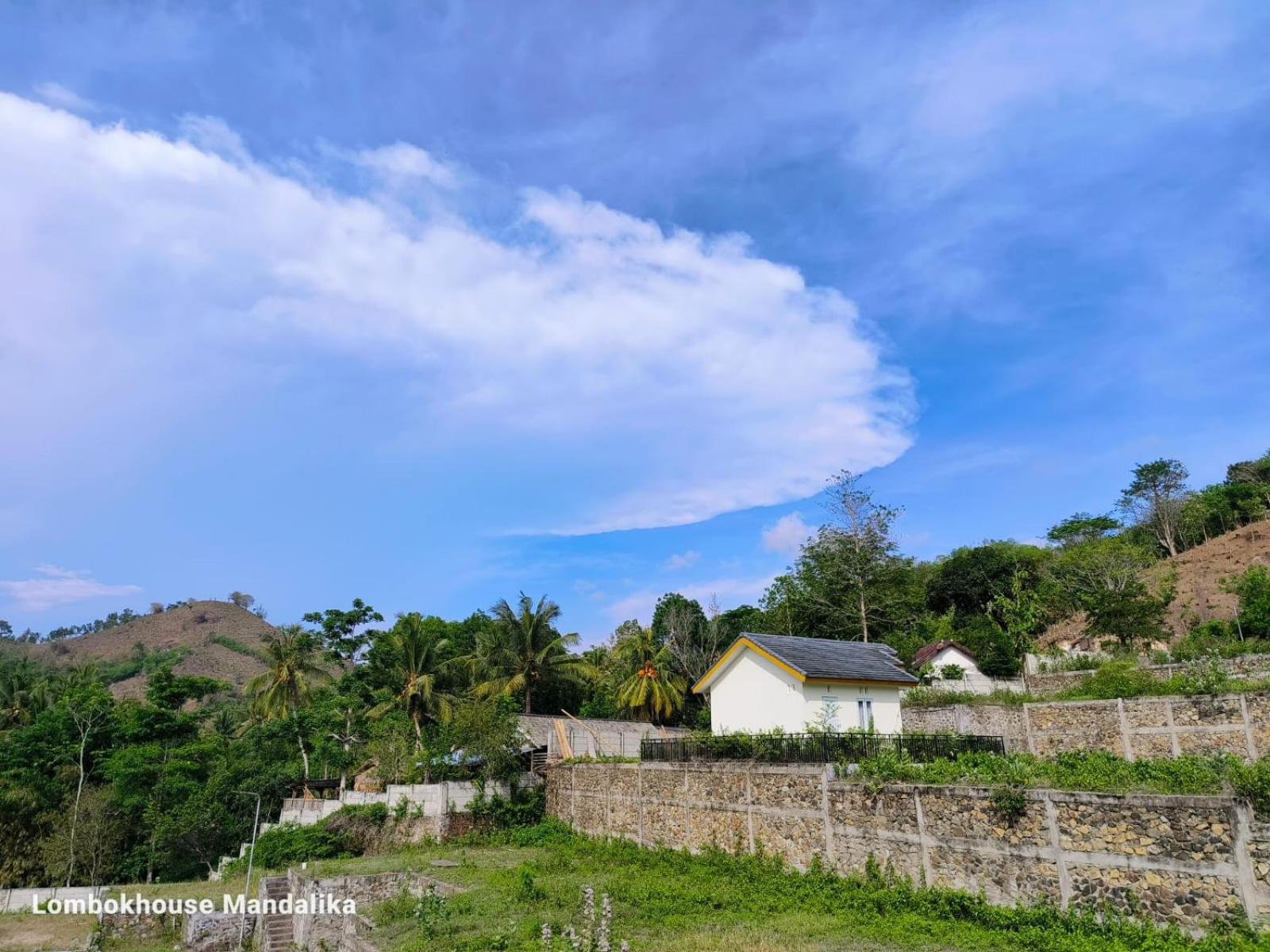 Lombokhouse Mandalika Hotel Kuta  ภายนอก รูปภาพ