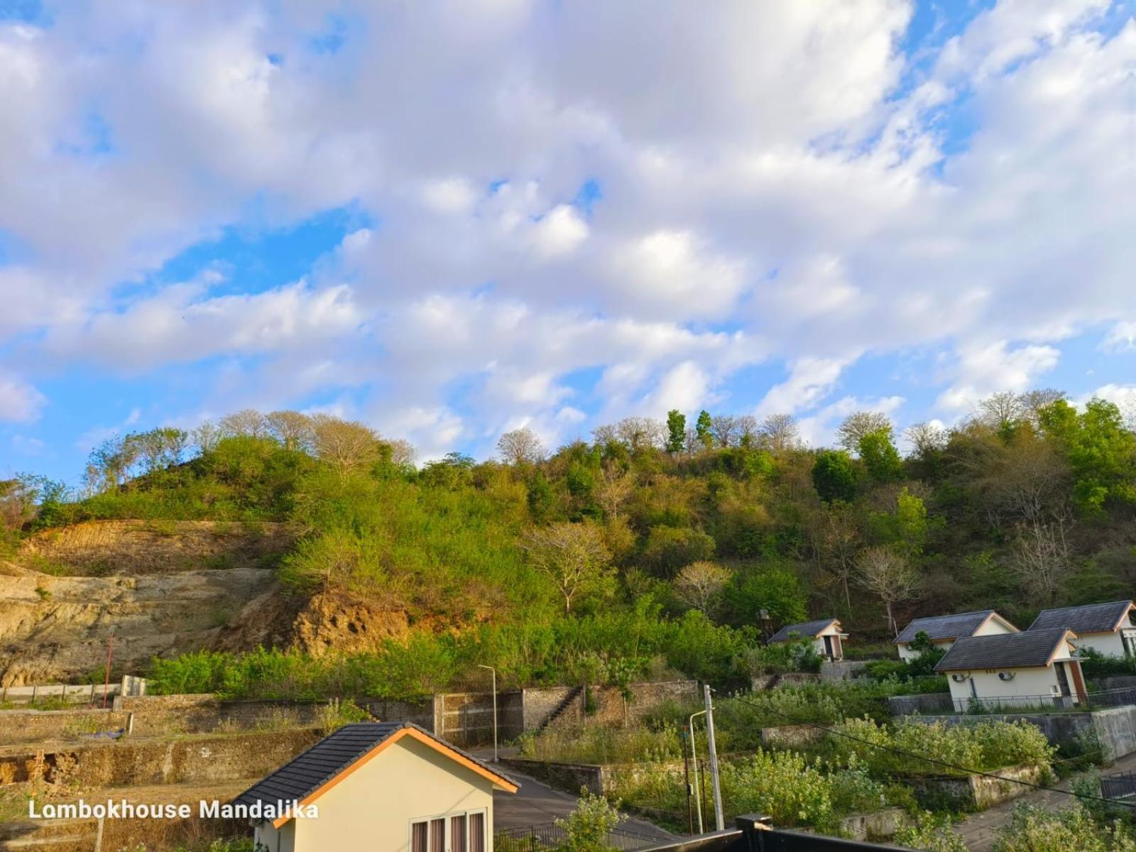 Lombokhouse Mandalika Hotel Kuta  ภายนอก รูปภาพ
