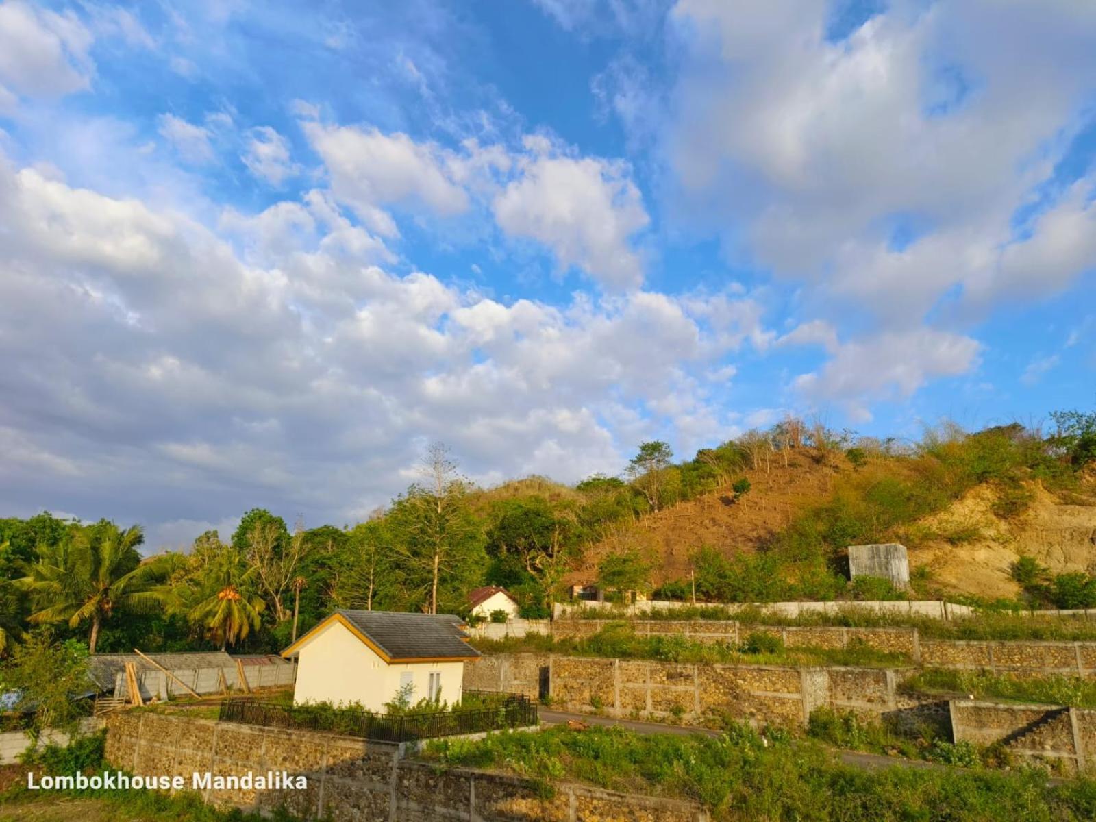 Lombokhouse Mandalika Hotel Kuta  ภายนอก รูปภาพ