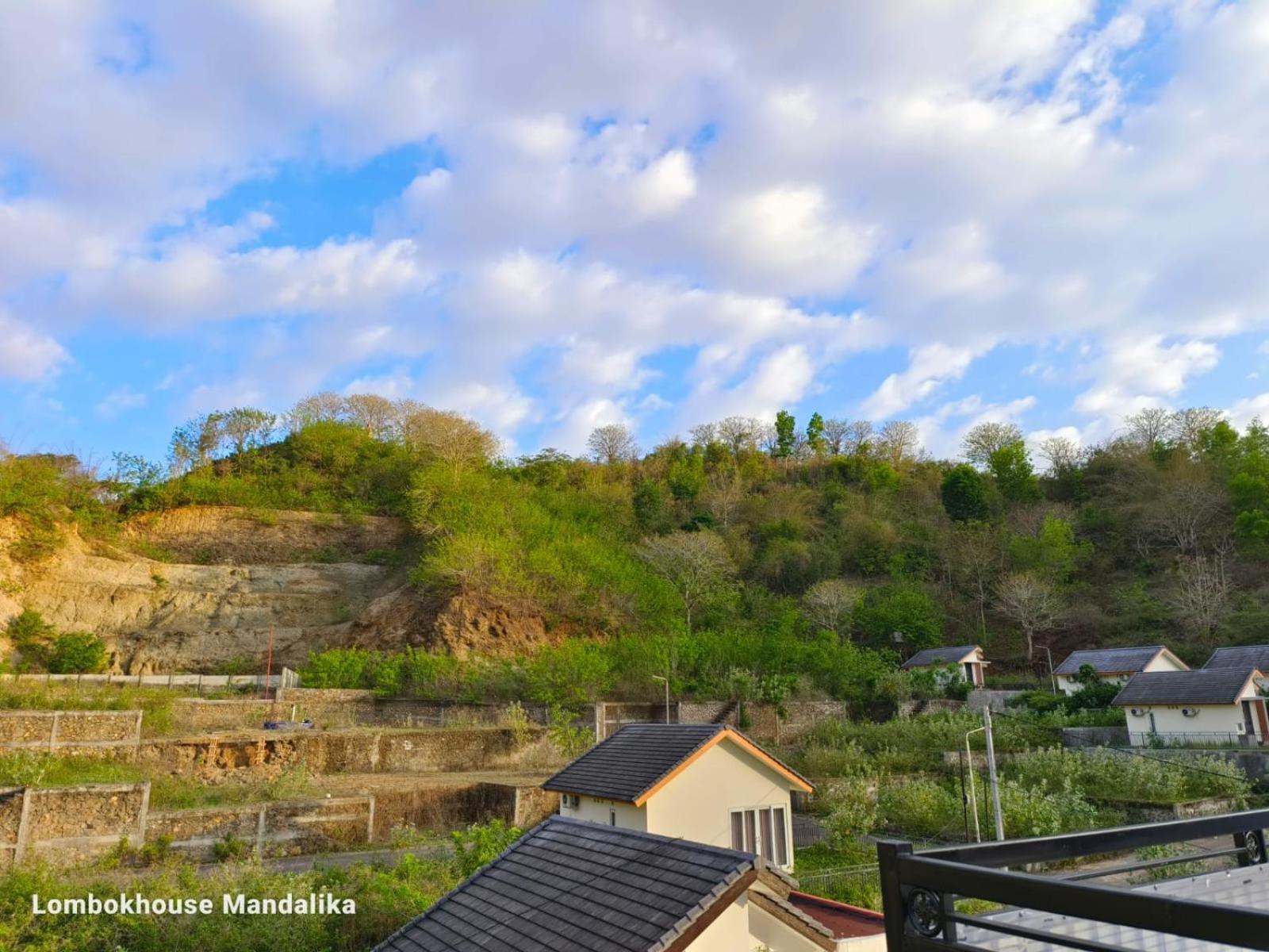 Lombokhouse Mandalika Hotel Kuta  ภายนอก รูปภาพ