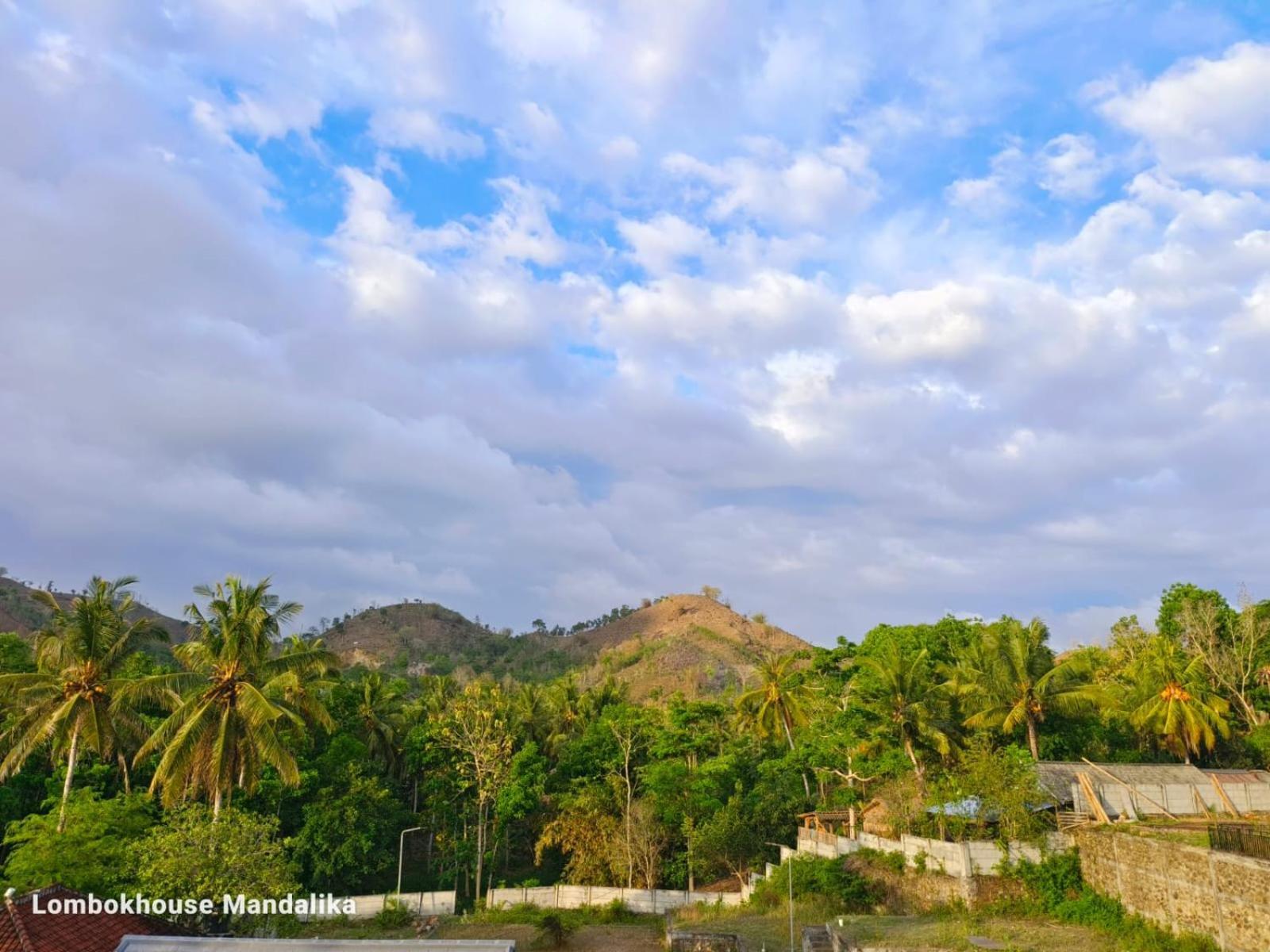 Lombokhouse Mandalika Hotel Kuta  ภายนอก รูปภาพ
