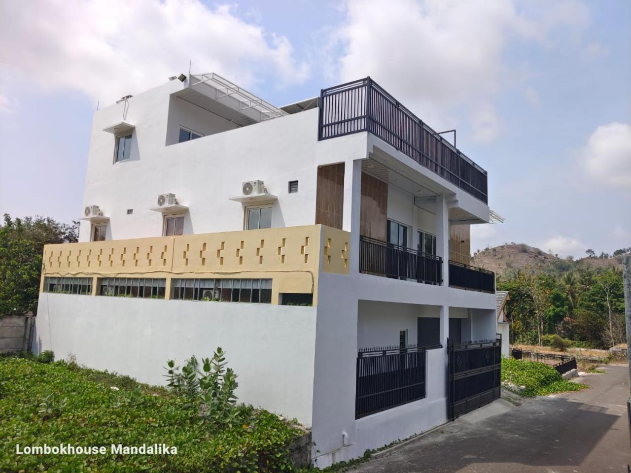 Lombokhouse Mandalika Hotel Kuta  ภายนอก รูปภาพ