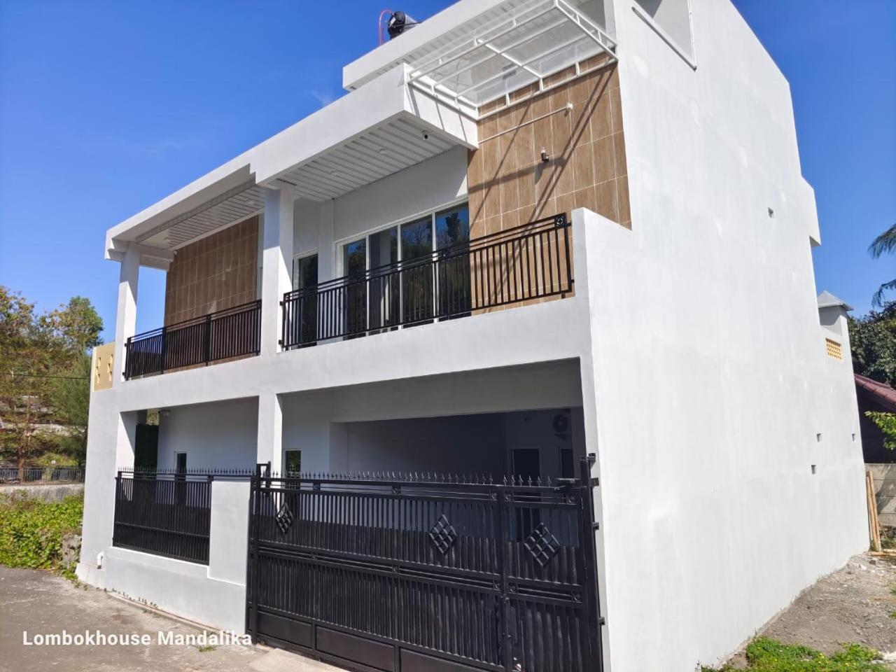 Lombokhouse Mandalika Hotel Kuta  ภายนอก รูปภาพ